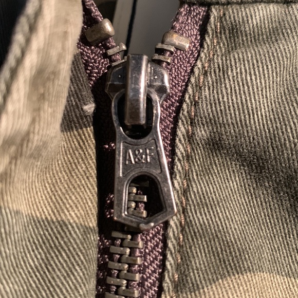 ABERCROMBIE & FITCH camo print jacket in EUC - Picture 8 of 8